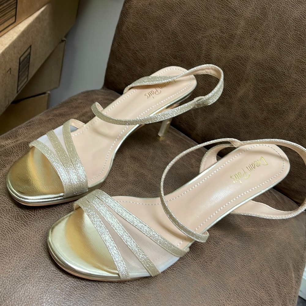 New dream pairs heels size 9